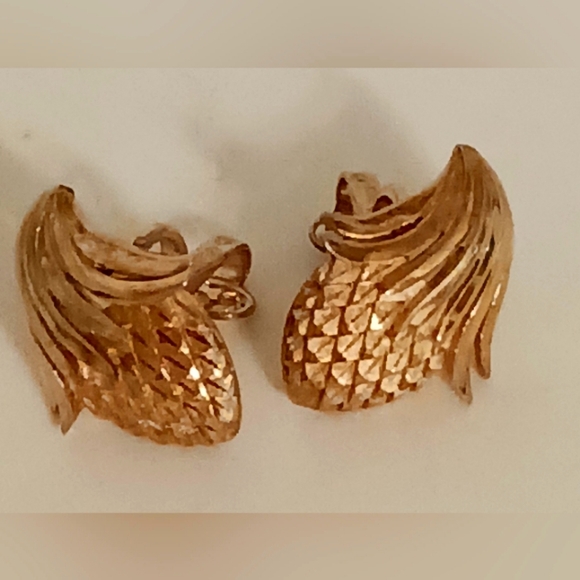 Vintage Crown Trifari Alfred Philippe Rush Series Pinecone Gold-tone Earrings - Picture 1 of 5